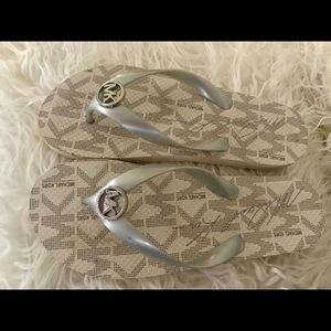 MICHAEL Michael Kors Flip Flops in Vanilla Sz 8